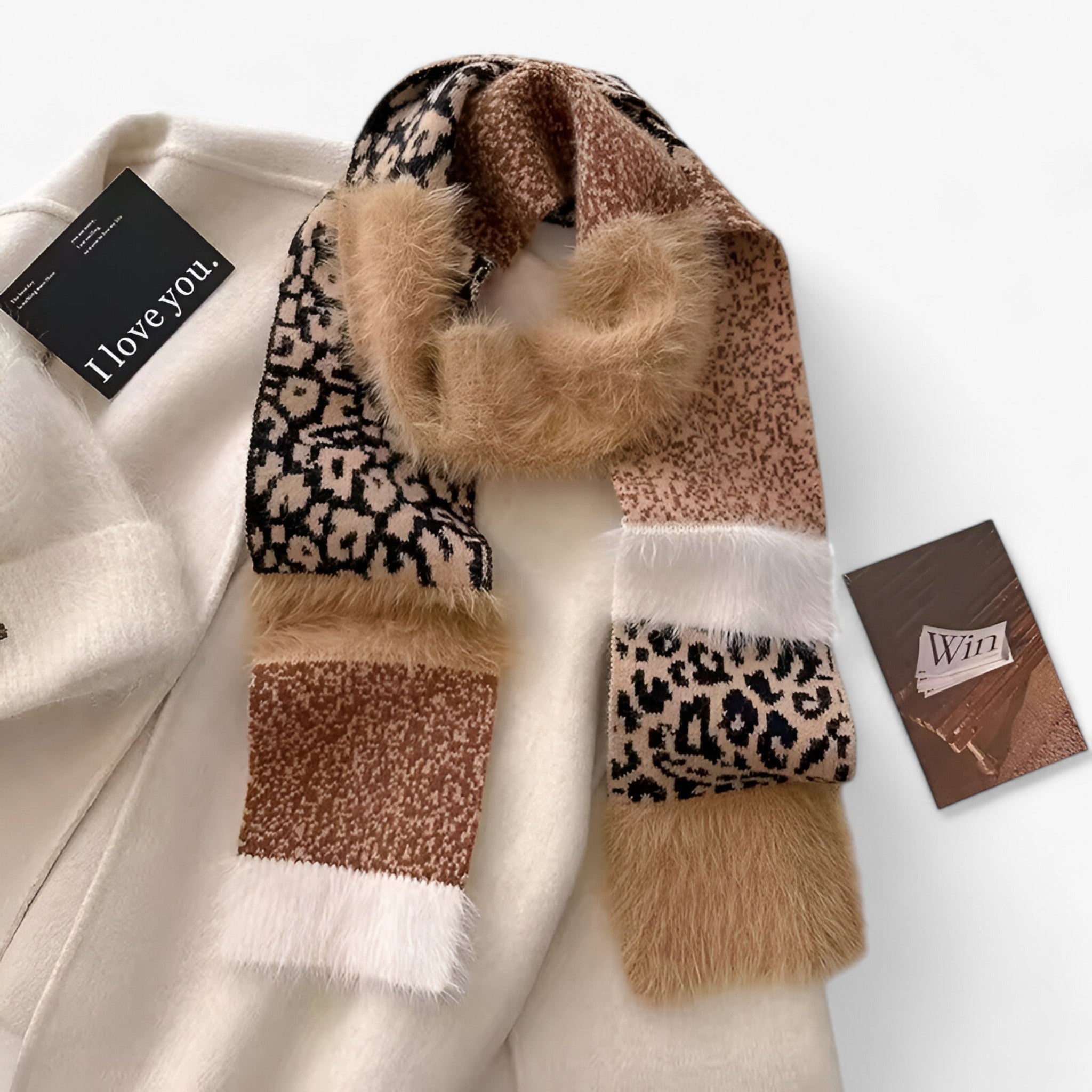 Leonie | Leopard Bouclehalsedisse – Varme og Stilige Must-Have