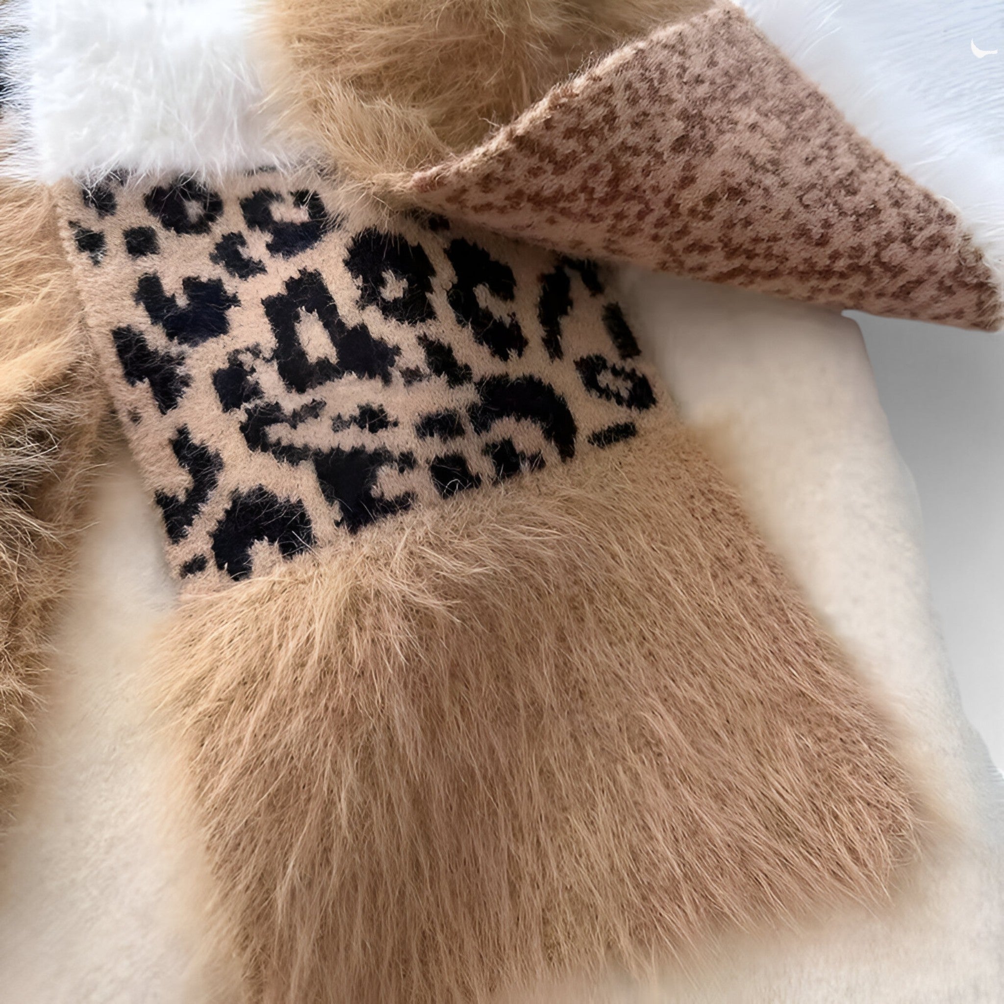 Leonie | Leopard Bouclehalsedisse – Varme og Stilige Must-Have